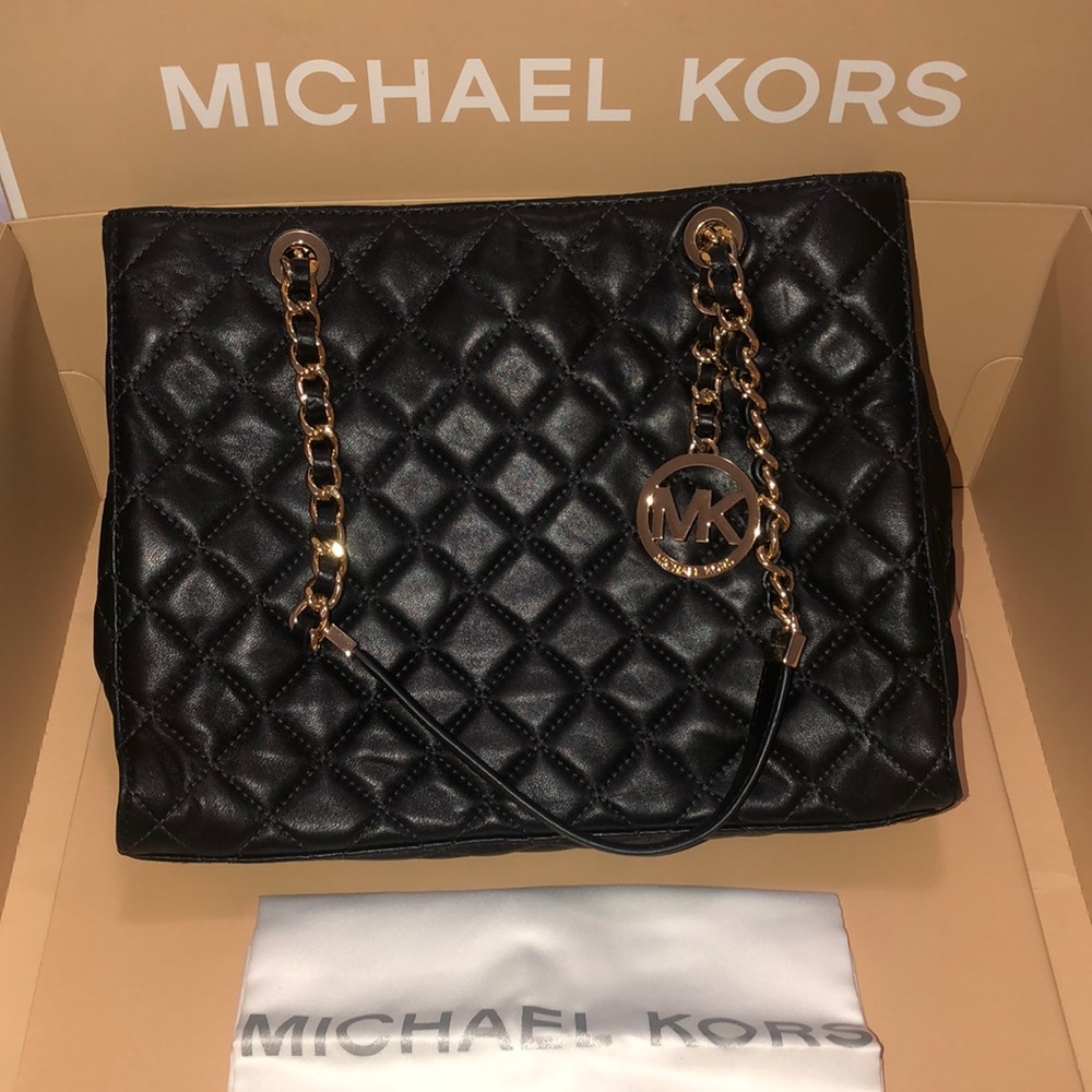 Quilted Michael Kors hand bag with gold accents